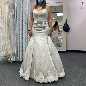Allure Bridal Wedding Dress